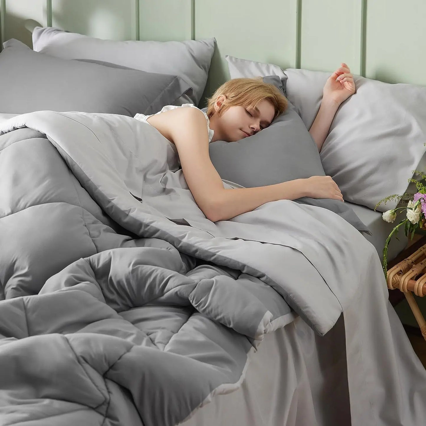 Bedsure All Season Comforter Set.